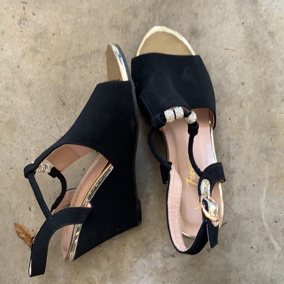 Heels - Picture 2 of 2